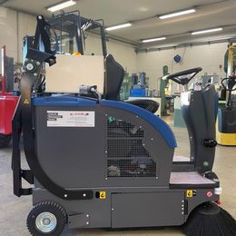 Découvrez notre balayeuse électrique FIORENTINI S28B avec système de lavage!