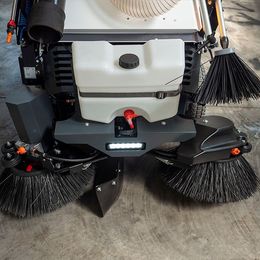 Balayeuse Tenax International Maxwind *Demofahrzeug* Tenax International Maxwind *Demofahrzeug*