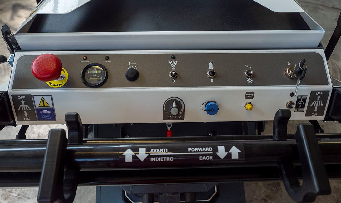 Balayeuse Tenax International Maxwind *Demofahrzeug* Tenax International Maxwind *Demofahrzeug*