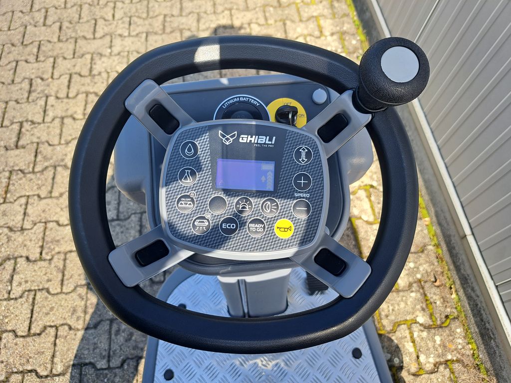 Autolaveuse autoportée GHIBLI Ranger R 115 FD 85 BC Lithium GHIBLI Ranger R 115 FD 85 BC Lithium